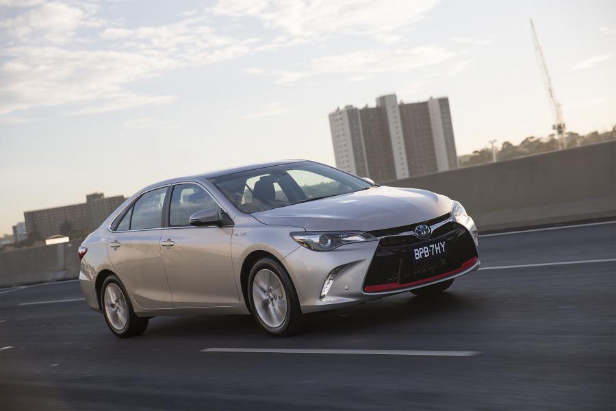 Toyota Camry Hybrid Commemorative Edition 2017 года  (AU) (фото 2 из 5)